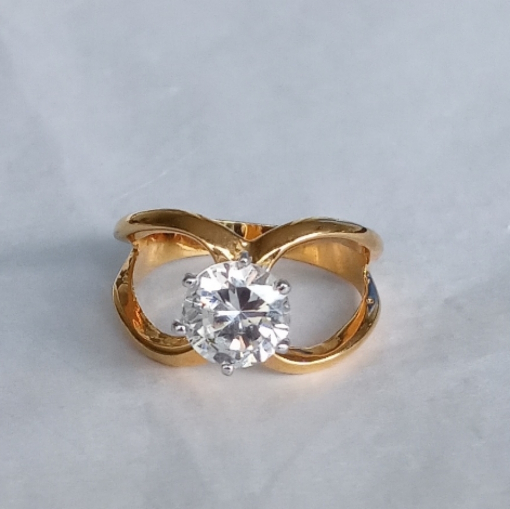 Gold Round Solitaire Size 9 - Picture 3 of 7